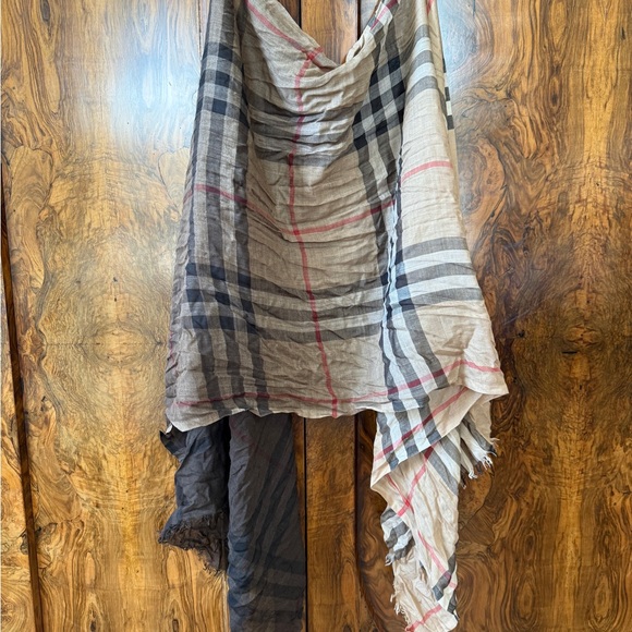 Burberry Tan and Black Checkered plaid shawl - Picture 1 of 4